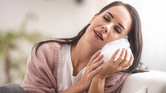 هل استخدام الثلج على البثور فعال؟