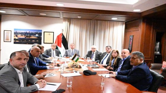 وفد وزاري فلسطيني يلتقي مع عدد من ممثلي القطاع الخاص المتواجدين في مصر