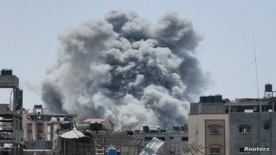 Smoke rises following an Israeli strike, amid the ongoing conflict between Israel and the Palestinian Islamist group Hamas, in Jabalia refugee camp in the northern Gaza Strip, May 18, 2024. REUTERS/Rami Zohod BEST QUALITY AVAILABLE. TPX IMAGES OF THE DAY