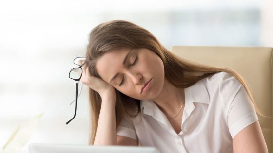 ساعة نوم إضافية.. كيف يتفاعل الجسم مع تغيير التوقيت؟
