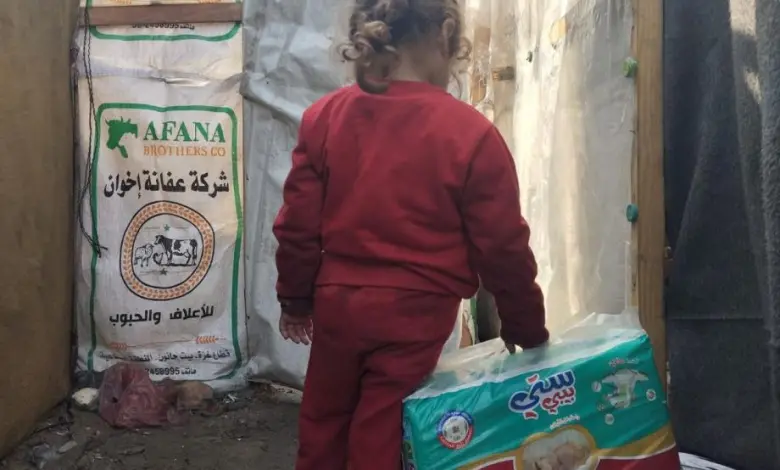 معاناة جديدة للغزيين .. ارتفاع أسعار الحليب وحفاظات الأطفال