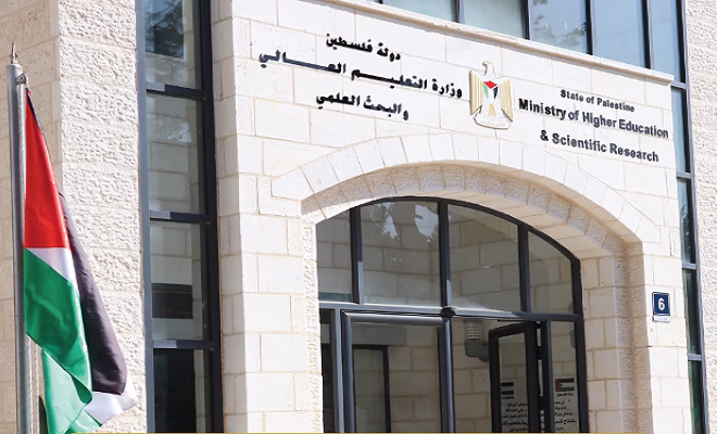 التعليم تعقد افتراضيا اختبار الصف الحادي عشر لطلبة غزة