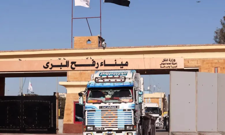 بدء دخول المساعدات الإنسانية إلى غزة عبر معبر رفح