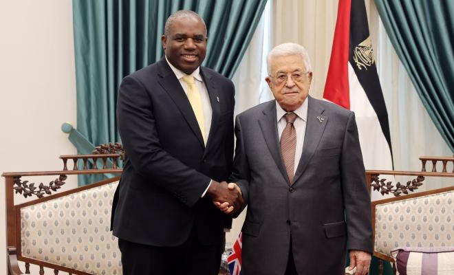 الرئيس عباس يبحث مع وزير الخارجية البريطاني تطورات القضية الفلسطينية والعلاقات الثنائية.. تفاصيل اللقاء