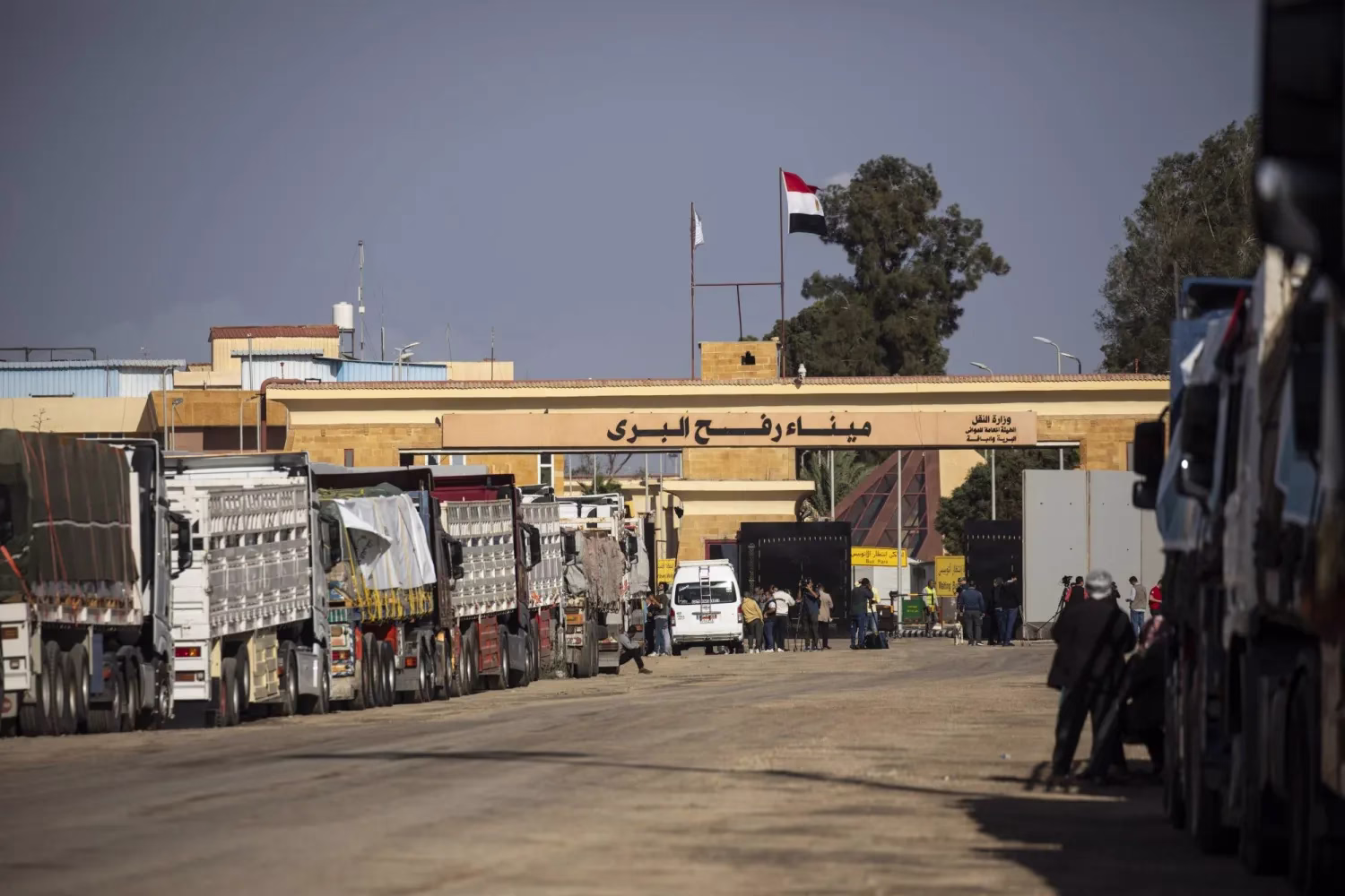 جهود مصرية مكثفة لإدخال المساعدات الإنسانية إلى غزة عبر معبر رفح