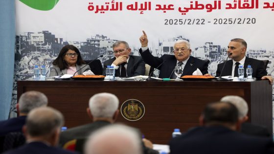 الرئيس خلال اجتماع الثوري JPG fda a cb bfade