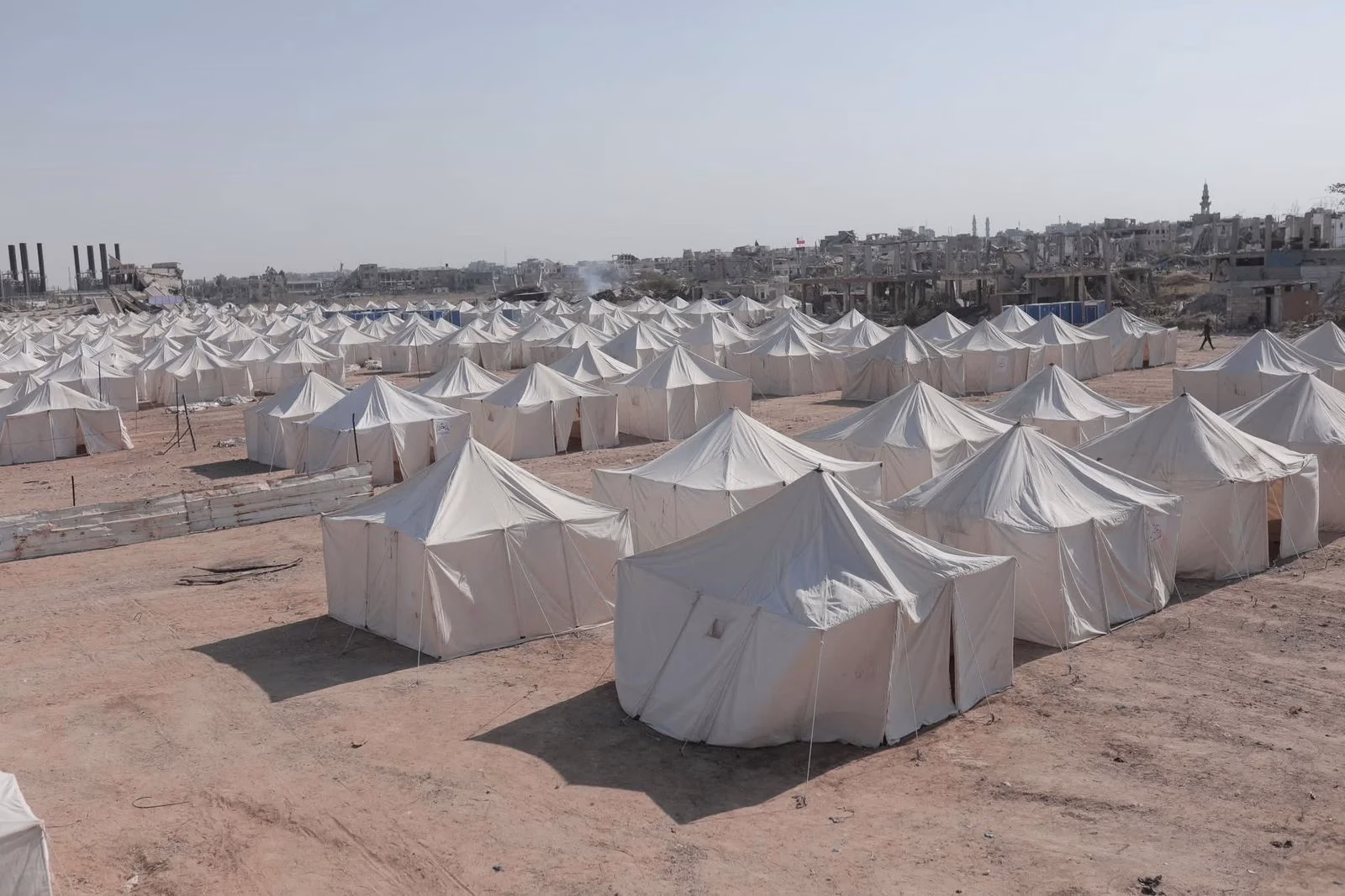 اللجنة المصرية فى غزة تبنى المخيم العاشر لإيواء النازحين الفلسطينيين