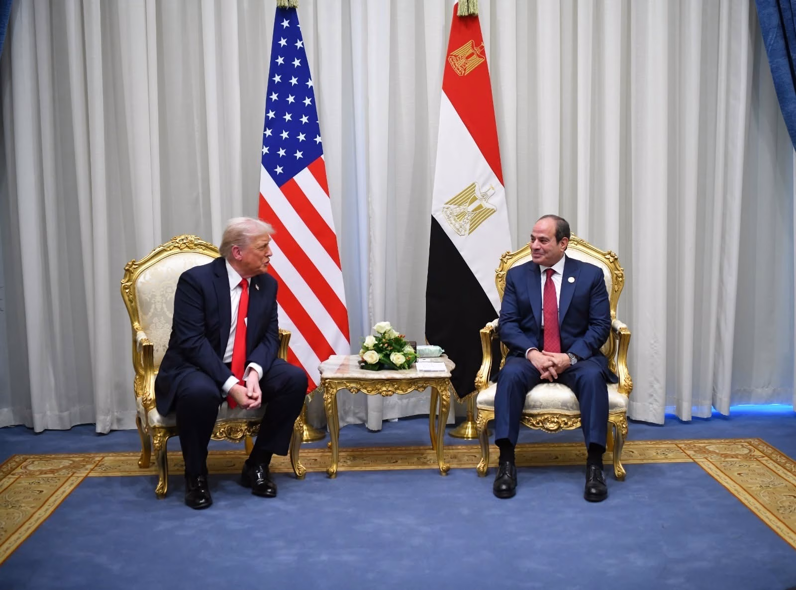 تفاصيل مباحثات السيسي وترامب على هامش قمة شرم الشيخ للسلام