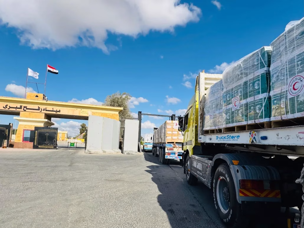 دخول دفعة جديدة من المساعدات الإغاثية السعودية إلى غزة عبر معبر رفح