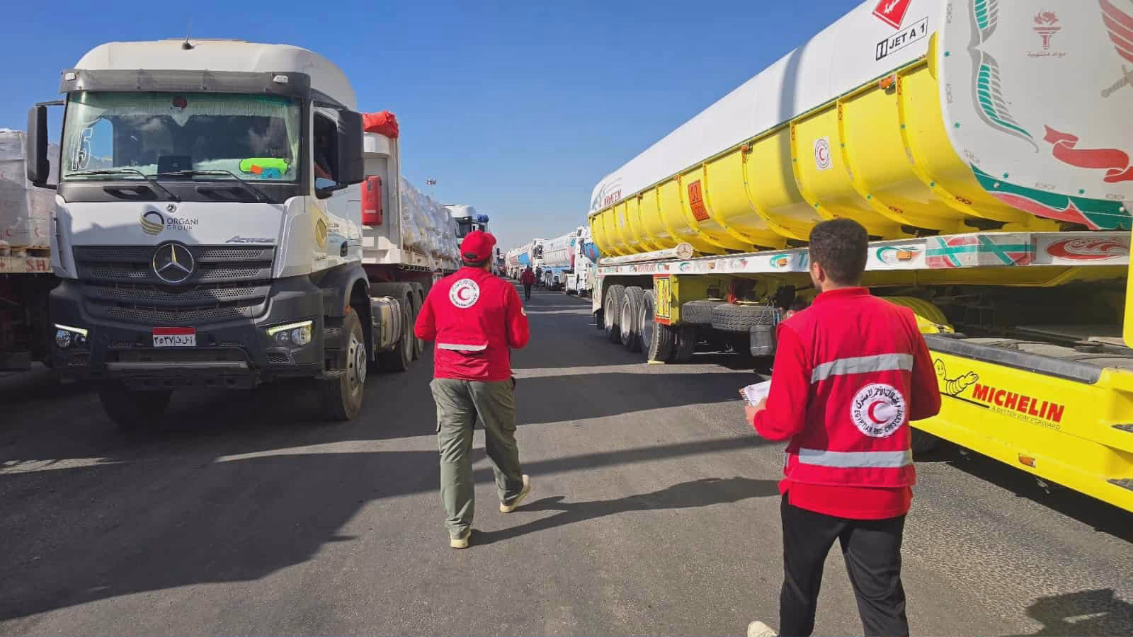 دخول شاحنات وقود وغاز ضمن قافلة المساعدات من مصر إلى غزة