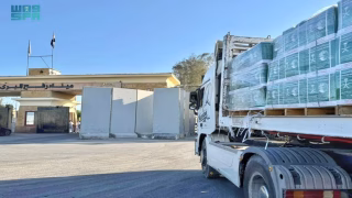دفعة جديدة من المساعدات السعودية تعبر منفذ رفح متجهة إلى غزة