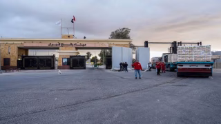 استئناف دخول المساعدات إلى غزة من البوابة الجانبية لمعبر رفح