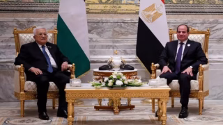 صحيفة : وفد رئاسي فلسطيني في القاهرة لـ”إعادة ترتيب الوضع الداخلي”