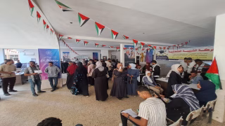 جامعة الأزهر-غزة تفتح أبوابها لتسجيل الطلبة الجدد بحضور كبير رغم التحديات