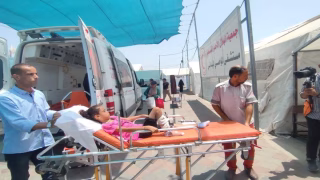 213 مريضا يغادرون قطاع غزة لتلقي العلاج في الخارج