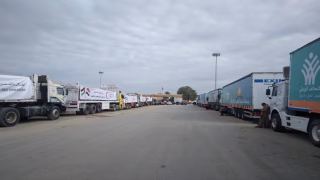 استمرار دخول شاحنات المساعدات الإنسانية إلى غزة عبر معبر رفح