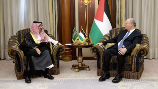 تفاصيل لقاء مصطفى مع وزير الخارجية السعودي في الرياض