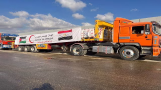 أولى شاحنات مستلزمات فصل الشتاء تدخل قطاع غزة ضمن قافلة زاد العزة
