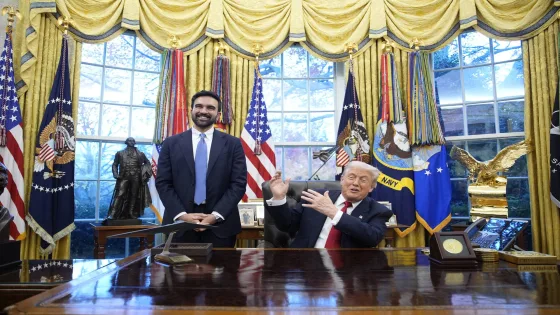 epa12540819 US President Donald Trump (R) meets with New York City mayor-elect Zohran Mamdani (L) in the Oval Office at the White House in Washington, DC, USA, 21 November 2025. EPA/YURI GRIPAS / POOL