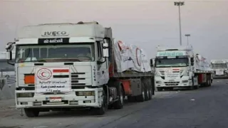 انطلاق شاحنات مساعدات مصرية إلى معبر كرم أبو سالم تمهيداً لدخولها غزة