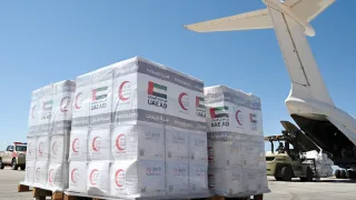 «الهلال» واصلت تسيير شحنات الإغاثة إلى ليبيا عبر الجسر الجوي.
أرشيفية