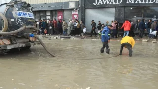 بلدية غزة تكثف جهودها لمواجهة آثار المنخفض الجوي وسط تحديات كبيرة