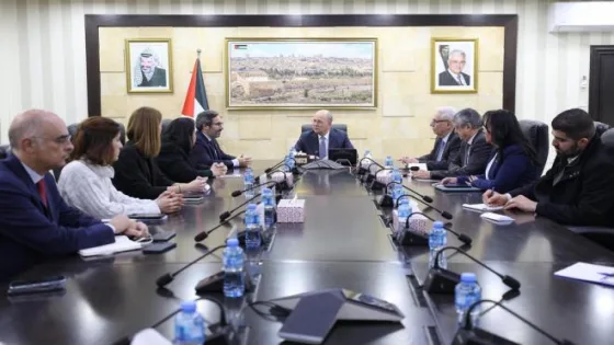 مصطفى يبحث مع وفد أممي تعزيز الجهود الإغاثية في غزة والضفة