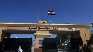 هآرتس: إسرائيل ترفض السلطة وتطلب “شركات أمنية خاصة” لإدارة معبر رفح