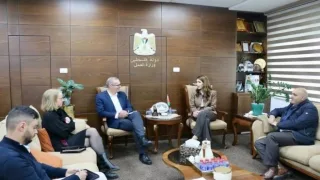 الحكومة الفلسطينية توقع اتفاقية لتشغيل 1500 عاطل عن العمل في قطاع غزة