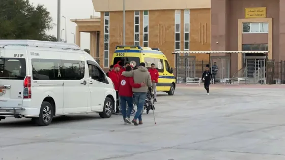 الهلال الأحمر المصري يسيّر قافلة مساعدات «زاد العزة» 133 ويواصل خدماته الإغاثية لمرضى غزة