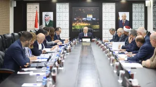 الحكومة الفلسطينية تكثف جهودها لصرف الرواتب قبيل رمضان وتعدل نظام الدوام الرسمي