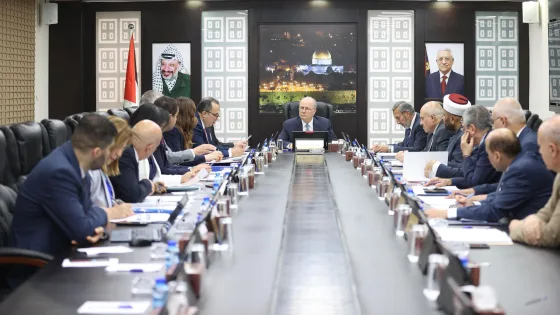 الحكومة الفلسطينية تكثف جهودها لصرف الرواتب قبيل رمضان وتعدل نظام الدوام الرسمي