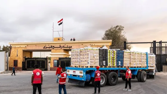 معبر رفح يستأنف حركة الأفراد.. وشاحنات غزة الإغاثية تتجه إلى كرم أبو سالم