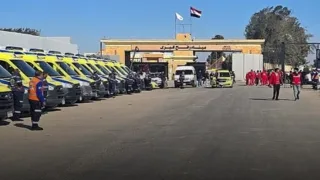 وصول دفعة جديدة من العائدين الفلسطينيين لمعبر رفح تمهيدا لعودتهم إلى غزة