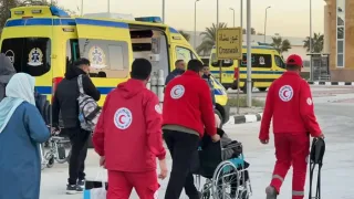 معبر رفح يستقبل دفعة جديدة من المصابين الفلسطينيين