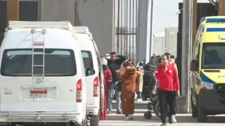 معبر رفح البري يستأنف دخول المسافرين الفلسطينيين.. ويجهز لاستقبال دفعة جديدة من المصابين