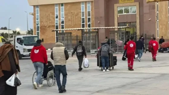 معبر رفح يستقبل الدفعة الـ17 من الفلسطينيين العائدين إلى قطاع غزة