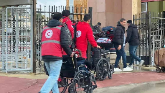 استنفار طبي وإغاثي بمعبر رفح لاستقبال جرحى غزة وتأمين عودة المواطنين