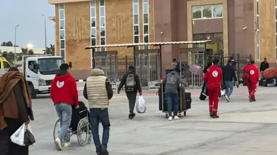 معبر رفح البري يستقبل الدفعة 19 من الفلسطينيين العائدين إلى قطاع غزة