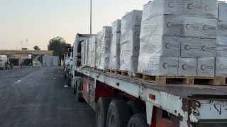 تحرك دفعة جديدة من شاحنات المساعدات الإغاثية إلى غزة عبر معبر رفح