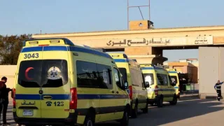 دخول دفعات من مصابي غزة إلى مصر ومساعدات عاجلة تصل القطاع عبر معبر رفح