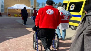 دعم متواصل.. فرق الهلال الأحمر تنتشر على معبر رفح لتقديم خدمات إغاثية للفلسطينيين