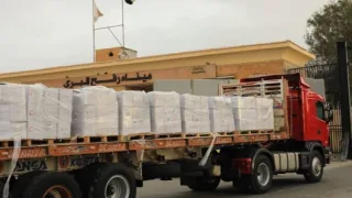 الهلال الأحمر: قافلة زاد العزة الـ 149 تتضمن 1,850 طنا من المساعدات الإنسانية