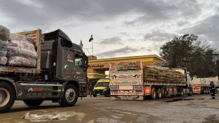 دخول دفعة جديدة من شاحنات المساعدات إلى قطاع غزة عبر معبر كرم أبو سالم