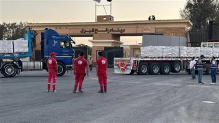 تحرك دفعة جديدة من شاحنات المساعدات إلى قطاع غزة