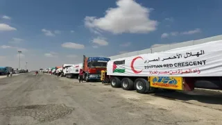 مساعدات غذائية وطبية جديدة تدخل غزة ضمن القافلة رقم 153
