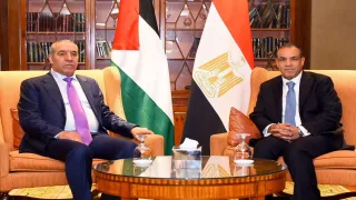 مباحثات فلسطينية مصرية تؤكد رفض الاستيطان وتدعو لتمكين إدارة غزة وخفض التصعيد