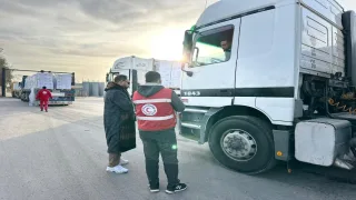 الهلال الأحمر المصري يطلق قافلة«زاد العزة 162» إلى غزة ويستقبل المصابين بمعبر رفح