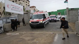 بالصور: الهلال الأحمر الفلسطيني ينفذ عملية إجلاء طبي بالتنسيق مع الجهات الدولية