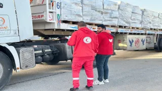 الهلال الأحمر المصري يطلق «زاد العزة 170» إلى غزة ويواصل إدخال المساعدات واستقبال المصابين